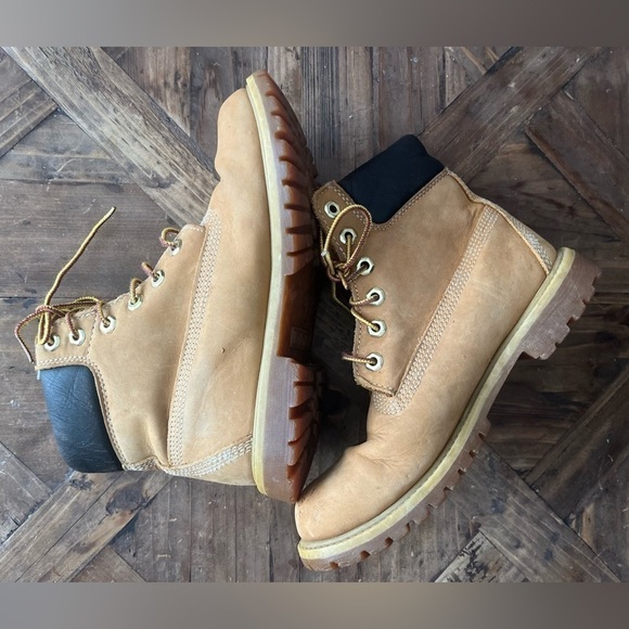 Womens Timberland Boots - Picture 2 of 11